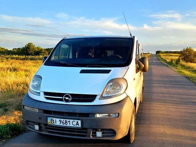 Белый Опель Виваро, объемом двигателя 1.9 л и пробегом 380 тыс. км за 5000 $, фото 1 на Automoto.ua