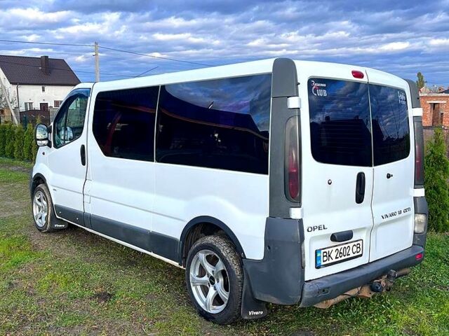 Белый Опель Виваро, объемом двигателя 1.9 л и пробегом 615 тыс. км за 7800 $, фото 1 на Automoto.ua