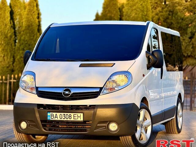 Белый Опель Виваро, объемом двигателя 1.9 л и пробегом 223 тыс. км за 9999 $, фото 1 на Automoto.ua