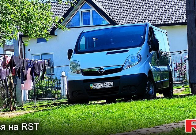 Белый Опель Виваро, объемом двигателя 2 л и пробегом 262 тыс. км за 8500 $, фото 1 на Automoto.ua