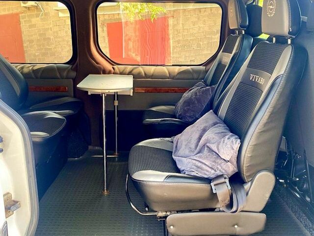 Белый Опель Виваро, объемом двигателя 2 л и пробегом 253 тыс. км за 10000 $, фото 1 на Automoto.ua