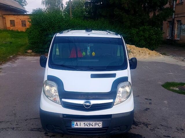 Білий Опель Віваро, об'ємом двигуна 2.5 л та пробігом 257 тис. км за 7500 $, фото 1 на Automoto.ua