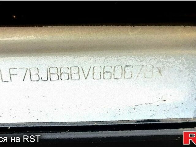 Белый Опель Виваро, объемом двигателя 2.5 л и пробегом 328 тыс. км за 6200 $, фото 1 на Automoto.ua