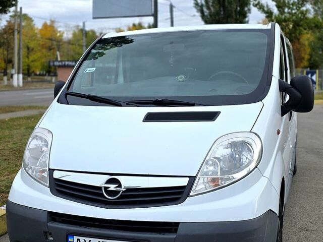 Опель Віваро 2013 у Харкові на Automoto.ua Білий Опель Віваро, об'ємом двигуна 2 л та пробігом 385 тис. км за 12700 $, фото 1 на Automoto.ua