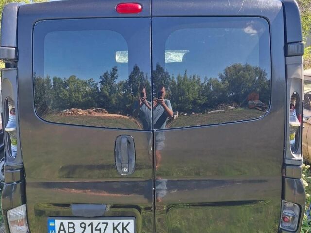 Черный Опель Виваро, объемом двигателя 1.9 л и пробегом 444 тыс. км за 2500 $, фото 1 на Automoto.ua