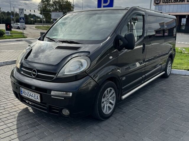 Черный Опель Виваро, объемом двигателя 2.5 л и пробегом 200 тыс. км за 8900 $, фото 1 на Automoto.ua