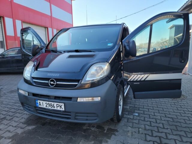 Черный Опель Виваро, объемом двигателя 1.9 л и пробегом 240 тыс. км за 7300 $, фото 1 на Automoto.ua