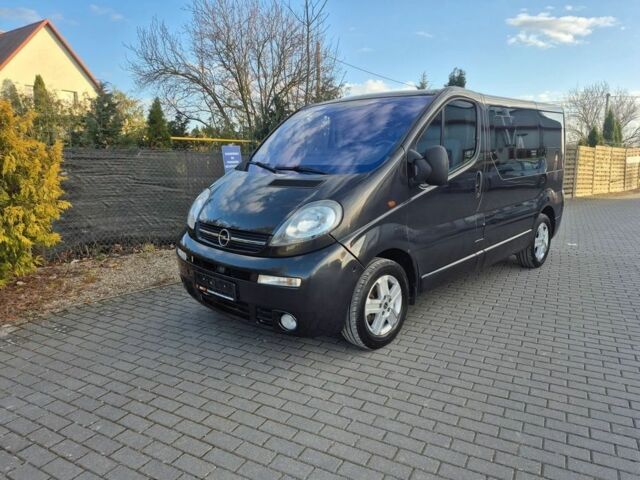 Чорний Опель Віваро, об'ємом двигуна 1.9 л та пробігом 194 тис. км за 3400 $, фото 1 на Automoto.ua