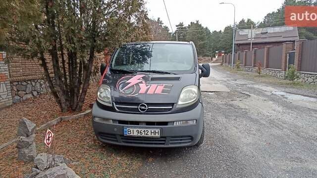 Черный Опель Виваро, объемом двигателя 1.9 л и пробегом 465 тыс. км за 7500 $, фото 1 на Automoto.ua