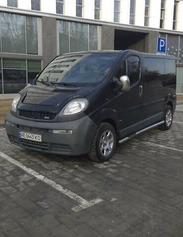 Чорний Опель Віваро, об'ємом двигуна 1.9 л та пробігом 410 тис. км за 7000 $, фото 1 на Automoto.ua