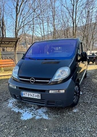 Чорний Опель Віваро, об'ємом двигуна 2.5 л та пробігом 370 тис. км за 8000 $, фото 1 на Automoto.ua