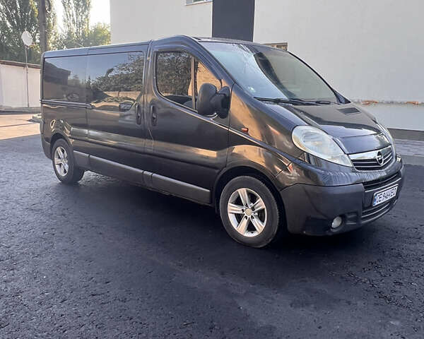 Черный Опель Виваро, объемом двигателя 2.5 л и пробегом 547 тыс. км за 7999 $, фото 1 на Automoto.ua