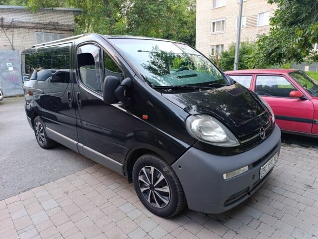Черный Опель Виваро, объемом двигателя 1.9 л и пробегом 302 тыс. км за 7800 $, фото 1 на Automoto.ua
