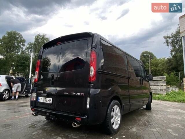 Черный Опель Виваро, объемом двигателя 1.9 л и пробегом 300 тыс. км за 9200 $, фото 1 на Automoto.ua