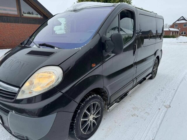 Черный Опель Виваро, объемом двигателя 2.5 л и пробегом 400 тыс. км за 6000 $, фото 1 на Automoto.ua