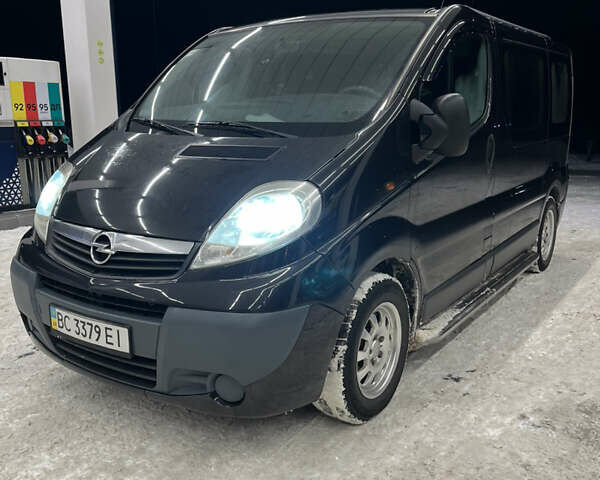 Черный Опель Виваро, объемом двигателя 2.5 л и пробегом 438 тыс. км за 10200 $, фото 1 на Automoto.ua