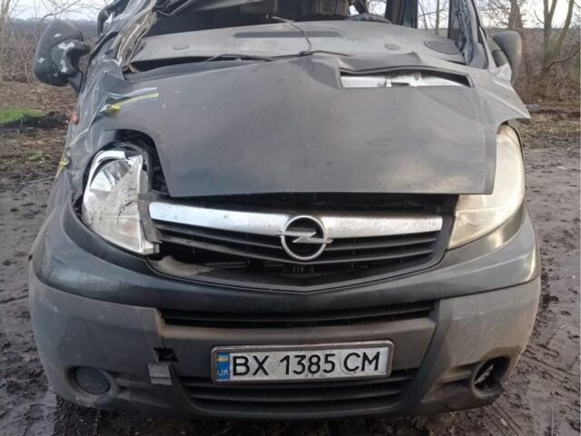 Чорний Опель Віваро, об'ємом двигуна 2.5 л та пробігом 250 тис. км за 3200 $, фото 1 на Automoto.ua
