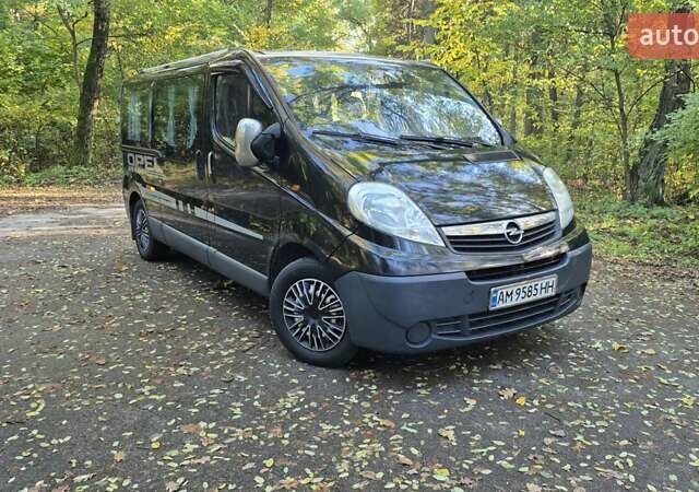 Чорний Опель Віваро, об'ємом двигуна 2 л та пробігом 305 тис. км за 8100 $, фото 1 на Automoto.ua