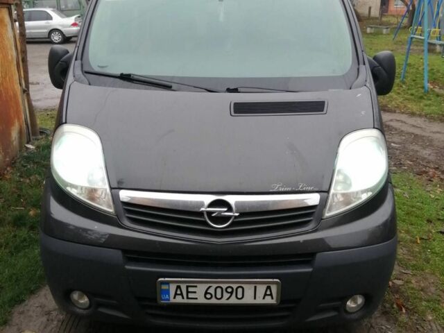 Черный Опель Виваро, объемом двигателя 2.5 л и пробегом 188 тыс. км за 7200 $, фото 1 на Automoto.ua