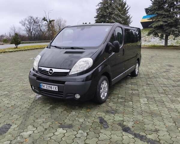 Черный Опель Виваро, объемом двигателя 2 л и пробегом 265 тыс. км за 12400 $, фото 1 на Automoto.ua
