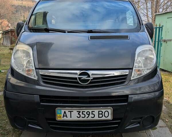 Чорний Опель Віваро, об'ємом двигуна 2 л та пробігом 343 тис. км за 8000 $, фото 1 на Automoto.ua
