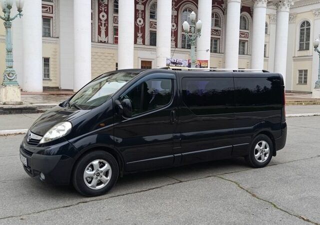 Черный Опель Виваро, объемом двигателя 2 л и пробегом 220 тыс. км за 8900 $, фото 1 на Automoto.ua