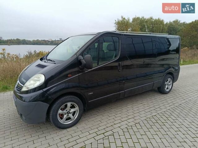 Черный Опель Виваро, объемом двигателя 2.5 л и пробегом 280 тыс. км за 9200 $, фото 1 на Automoto.ua