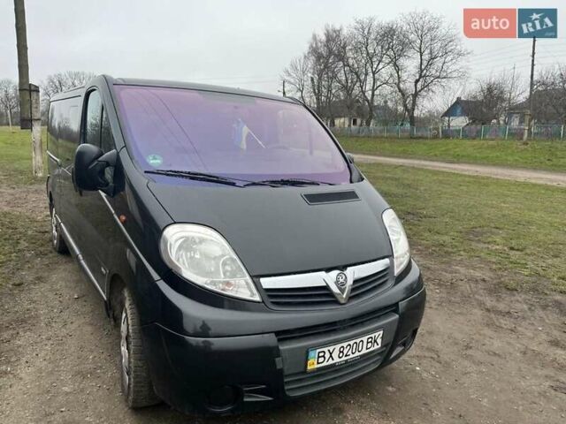 Чорний Опель Віваро, об'ємом двигуна 2.5 л та пробігом 289 тис. км за 10500 $, фото 1 на Automoto.ua