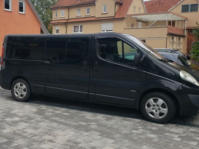Чорний Опель Віваро, об'ємом двигуна 2.5 л та пробігом 390 тис. км за 13000 $, фото 1 на Automoto.ua