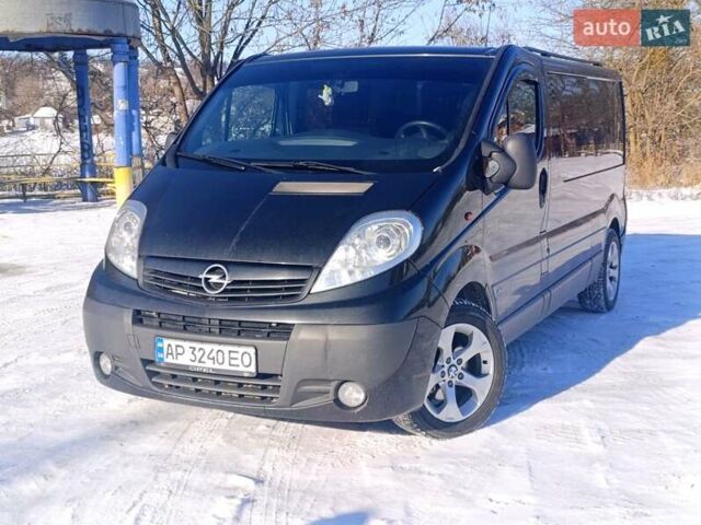 Чорний Опель Віваро, об'ємом двигуна 2.5 л та пробігом 400 тис. км за 13500 $, фото 1 на Automoto.ua