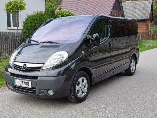 Чорний Опель Віваро, об'ємом двигуна 2.5 л та пробігом 161 тис. км за 7800 $, фото 1 на Automoto.ua