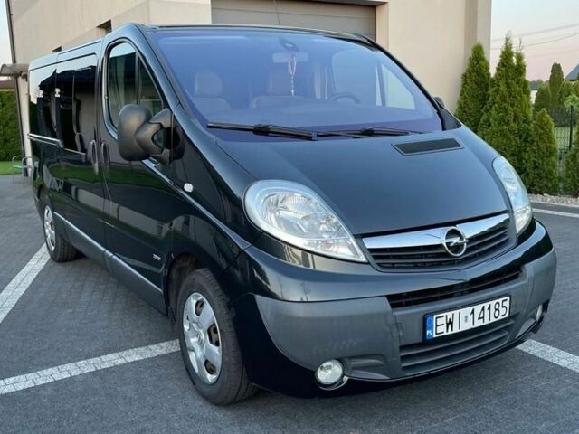 Чорний Опель Віваро, об'ємом двигуна 2 л та пробігом 165 тис. км за 7800 $, фото 1 на Automoto.ua
