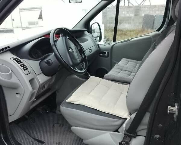 Чорний Опель Віваро, об'ємом двигуна 2 л та пробігом 320 тис. км за 11400 $, фото 1 на Automoto.ua