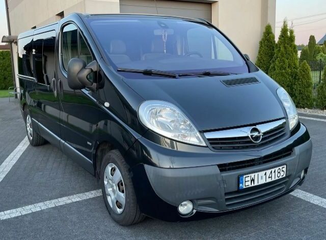 Черный Опель Виваро, объемом двигателя 2 л и пробегом 160 тыс. км за 7800 $, фото 1 на Automoto.ua