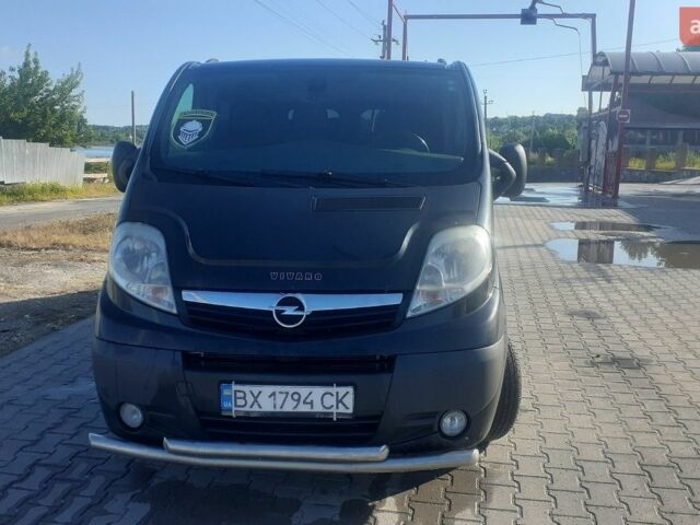 Чорний Опель Віваро, об'ємом двигуна 2 л та пробігом 377 тис. км за 14000 $, фото 1 на Automoto.ua