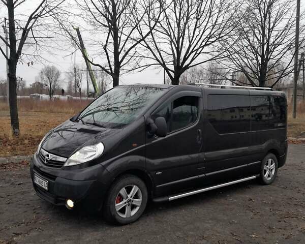 Черный Опель Виваро, объемом двигателя 2 л и пробегом 290 тыс. км за 13700 $, фото 1 на Automoto.ua