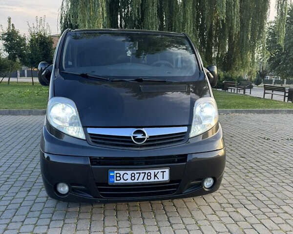 Черный Опель Виваро, объемом двигателя 2 л и пробегом 316 тыс. км за 13200 $, фото 1 на Automoto.ua