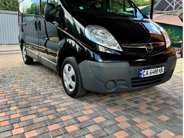 Черный Опель Виваро, объемом двигателя 2 л и пробегом 218 тыс. км за 13700 $, фото 1 на Automoto.ua
