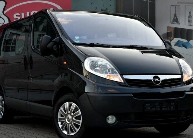 Черный Опель Виваро, объемом двигателя 2 л и пробегом 215 тыс. км за 8500 $, фото 1 на Automoto.ua