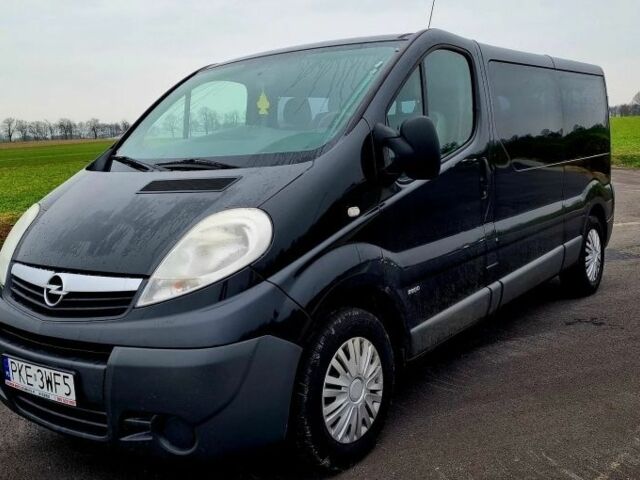 Чорний Опель Віваро, об'ємом двигуна 2 л та пробігом 201 тис. км за 8600 $, фото 1 на Automoto.ua