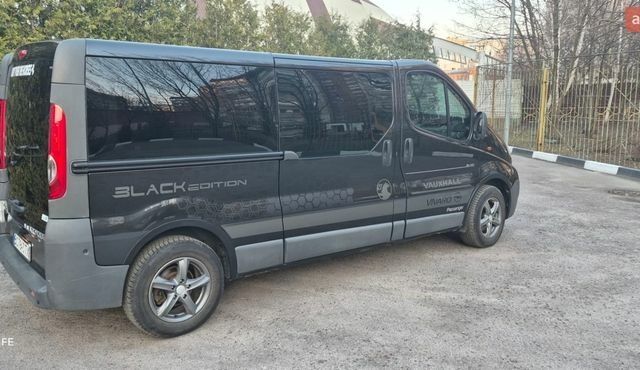 Чорний Опель Віваро, об'ємом двигуна 2 л та пробігом 288 тис. км за 13999 $, фото 1 на Automoto.ua