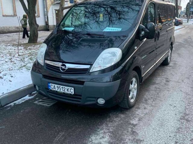 Чорний Опель Віваро, об'ємом двигуна 2 л та пробігом 275 тис. км за 14000 $, фото 1 на Automoto.ua