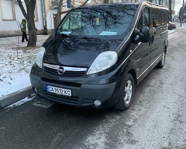Черный Опель Виваро, объемом двигателя 2 л и пробегом 272 тыс. км за 15500 $, фото 1 на Automoto.ua