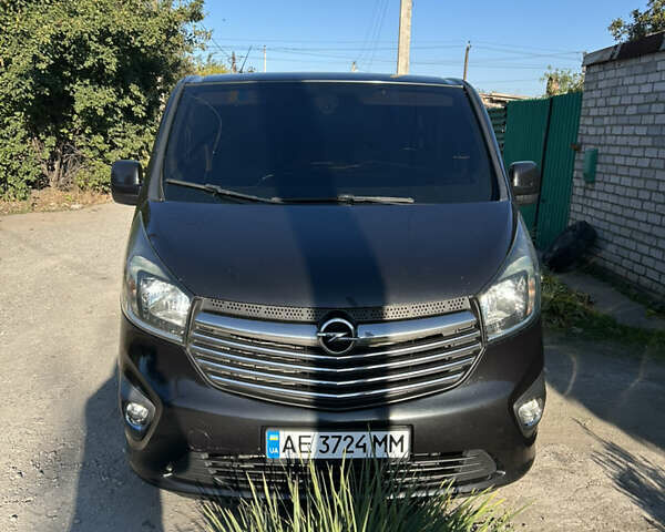 Чорний Опель Віваро, об'ємом двигуна 1.6 л та пробігом 256 тис. км за 11700 $, фото 1 на Automoto.ua