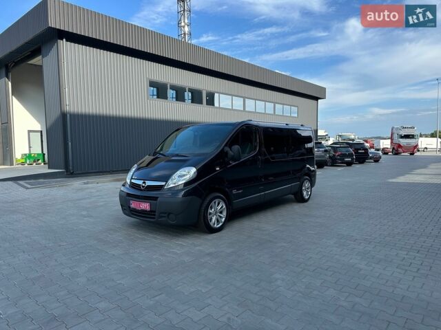 Черный Опель Виваро, объемом двигателя 2 л и пробегом 307 тыс. км за 15650 $, фото 1 на Automoto.ua