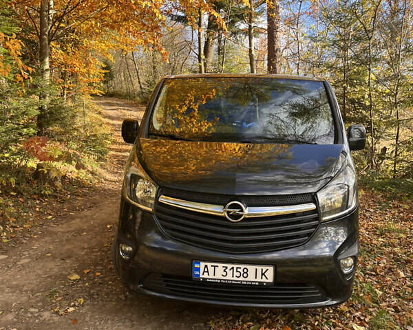 Черный Опель Виваро, объемом двигателя 1.6 л и пробегом 258 тыс. км за 16800 $, фото 1 на Automoto.ua