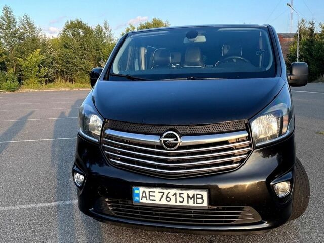 Чорний Опель Віваро, об'ємом двигуна 1.6 л та пробігом 313 тис. км за 14800 $, фото 1 на Automoto.ua