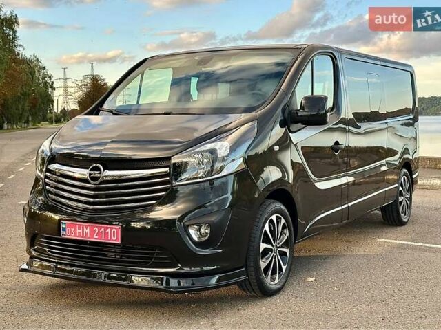 Черный Опель Виваро, объемом двигателя 1.6 л и пробегом 200 тыс. км за 17500 $, фото 1 на Automoto.ua