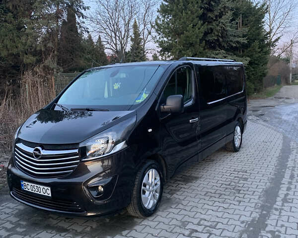 Черный Опель Виваро, объемом двигателя 1.6 л и пробегом 261 тыс. км за 17777 $, фото 1 на Automoto.ua