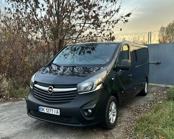 Чорний Опель Віваро, об'ємом двигуна 1.6 л та пробігом 299 тис. км за 16300 $, фото 1 на Automoto.ua
